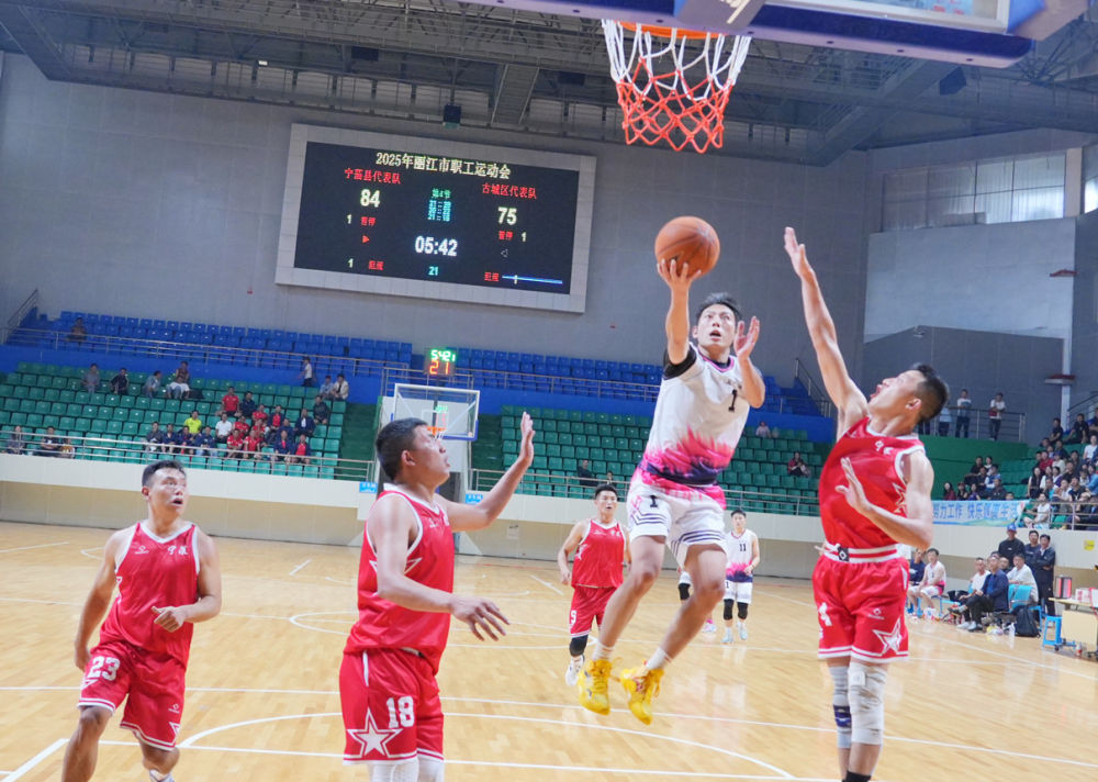 关于今日篮球赛精彩回放,球员斗志昂扬的信息 关于今日篮球赛精彩回放,球员斗志昂扬的信息