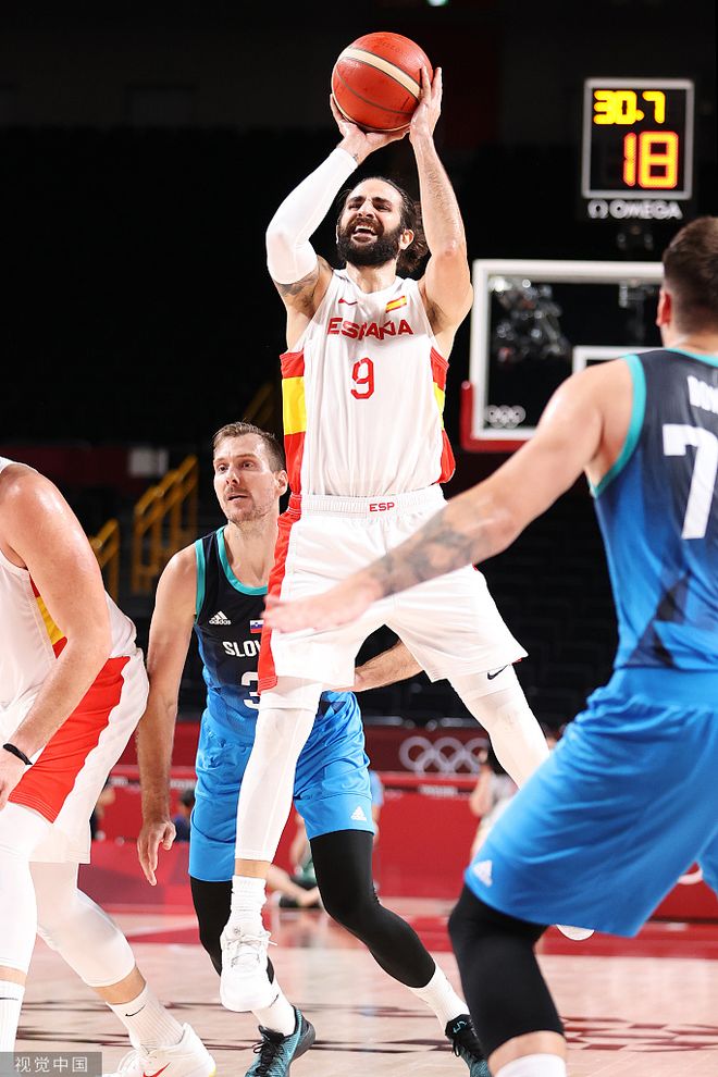 包含斯洛文尼亚全队发挥默契，实现大逆转胜利的词条