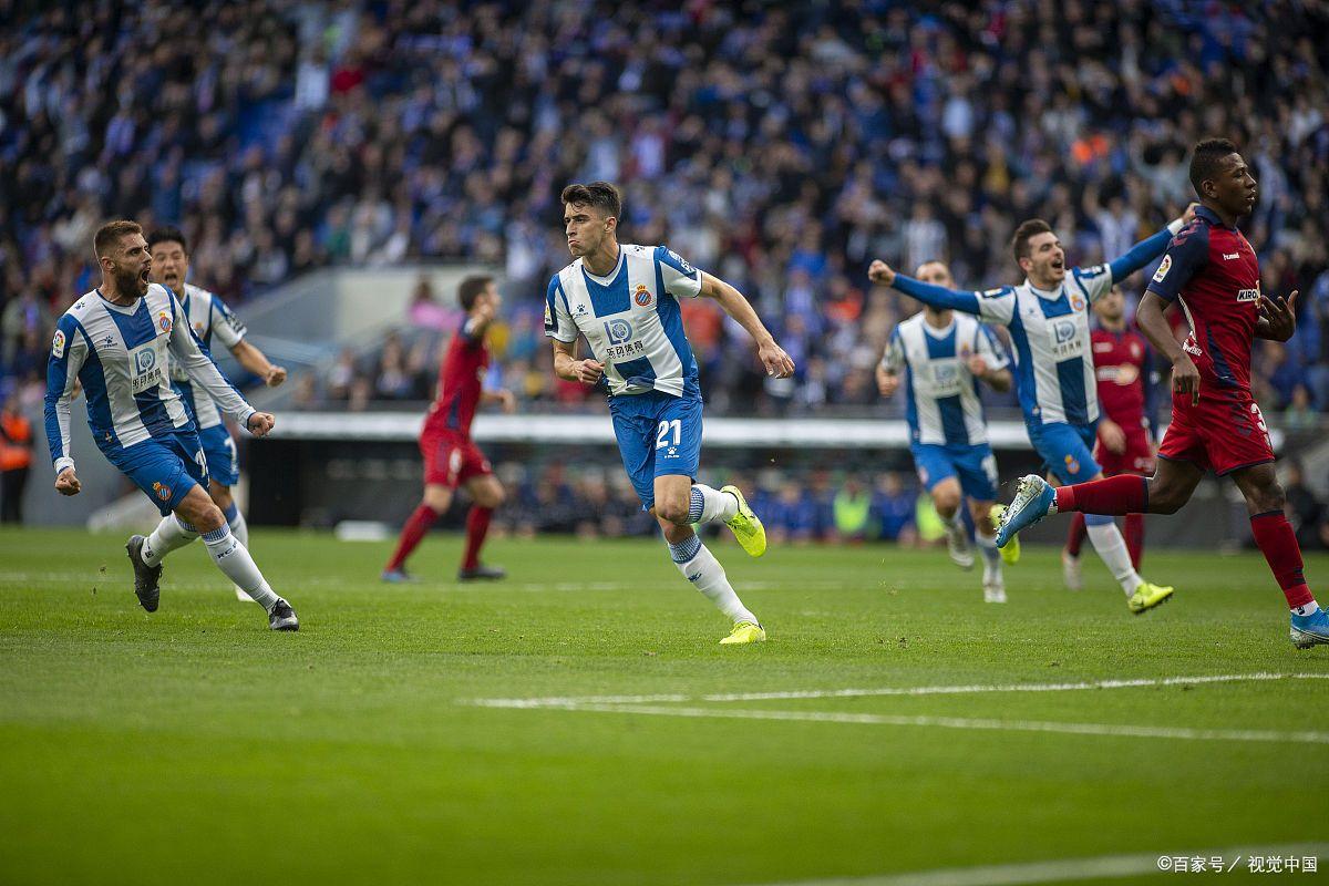 包含马德里竞技对阵塞维利亚：双方对决的词条