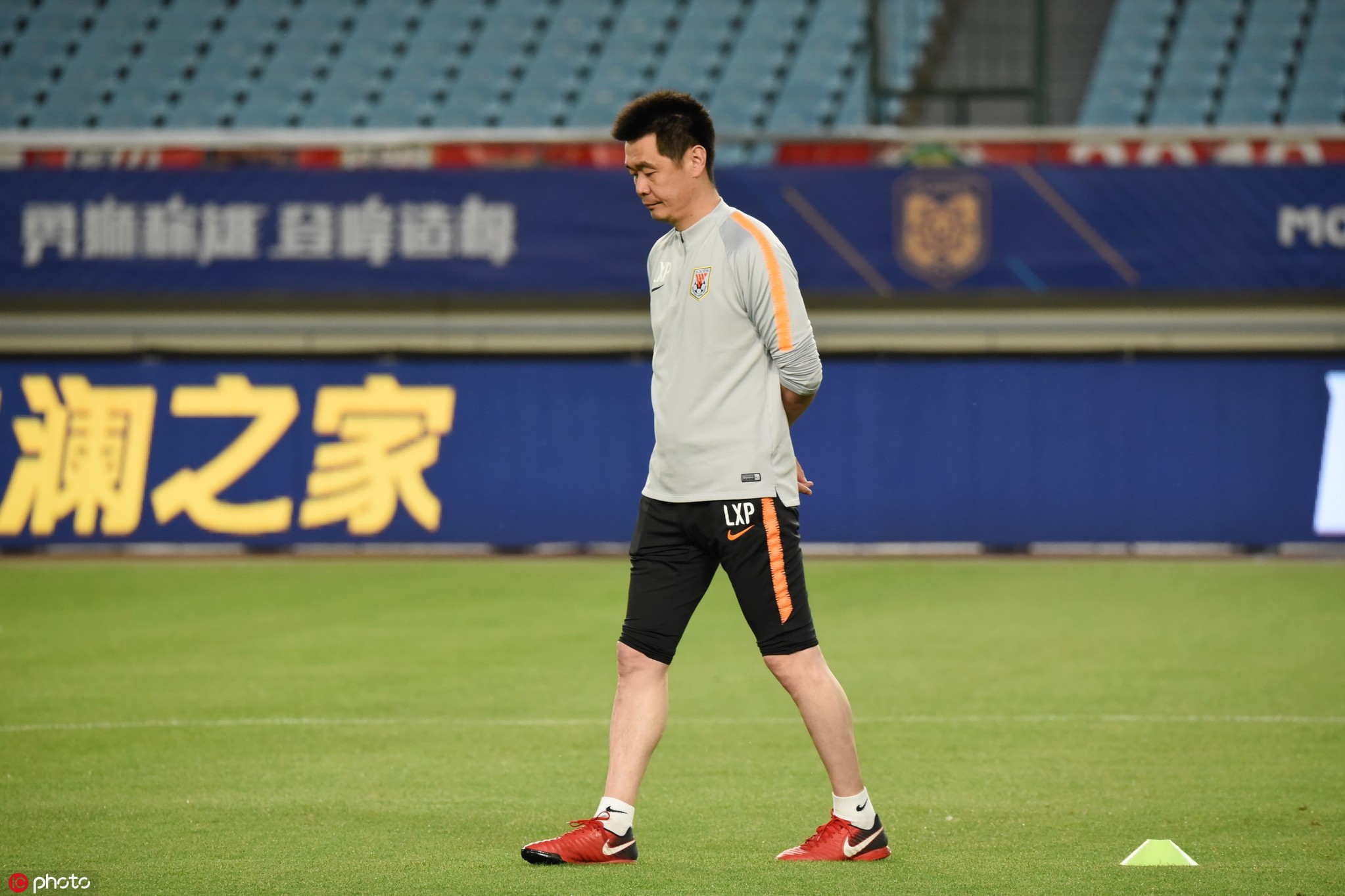 九游娱乐官方-鲁能战队备战关键比赛，士气高昂的简单介绍