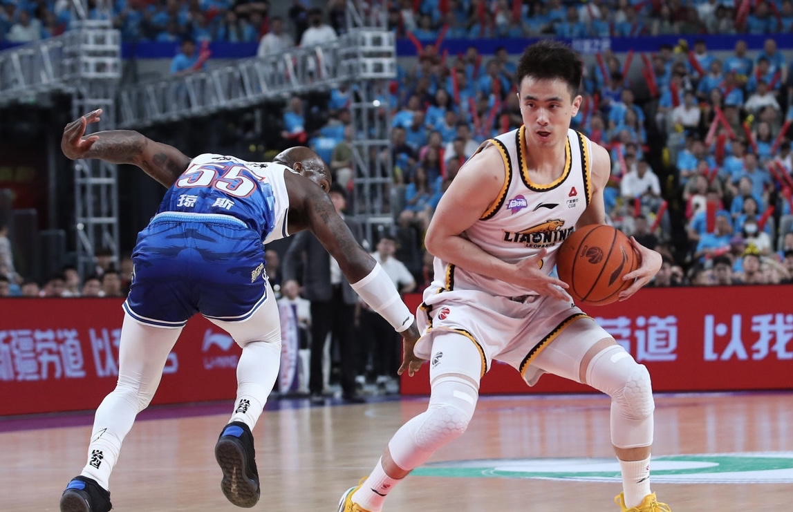 苏宁客场大胜富力,取得关键胜利 苏宁客场大胜富力,取得关键胜利