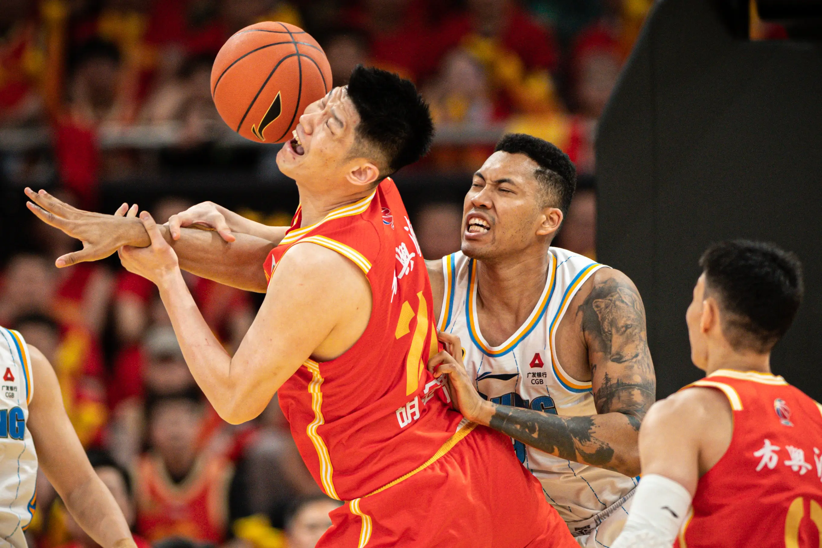 黄蜂鏖战中国男篮，詹姆斯惊艳世界的简单介绍