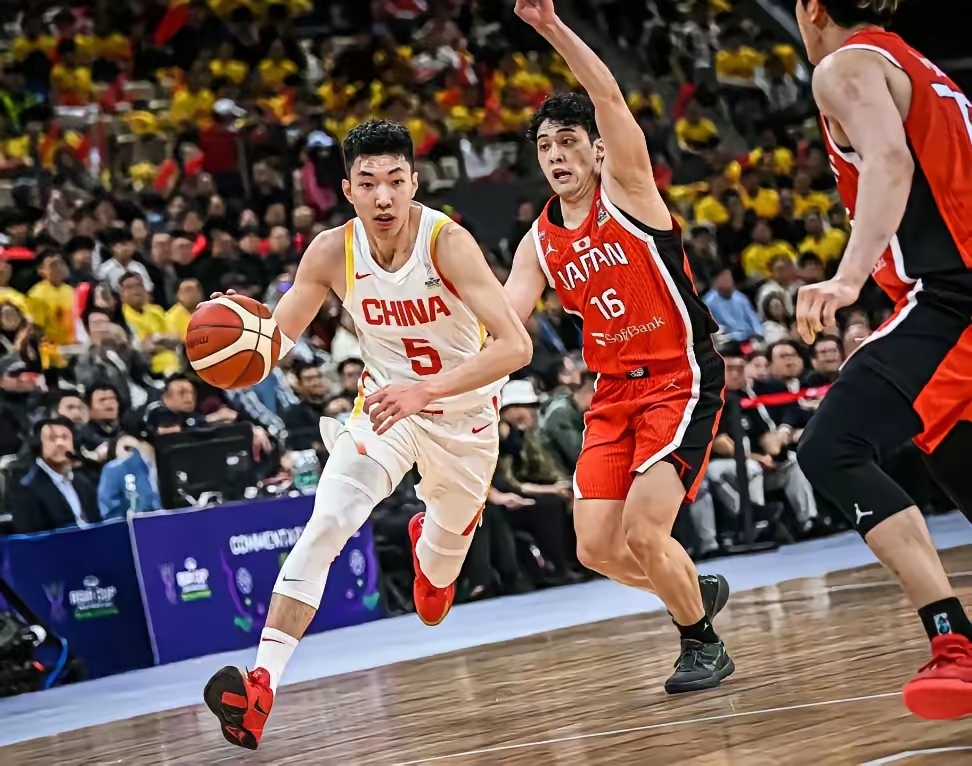 日本男篮完胜猛龙，字母哥统治全场