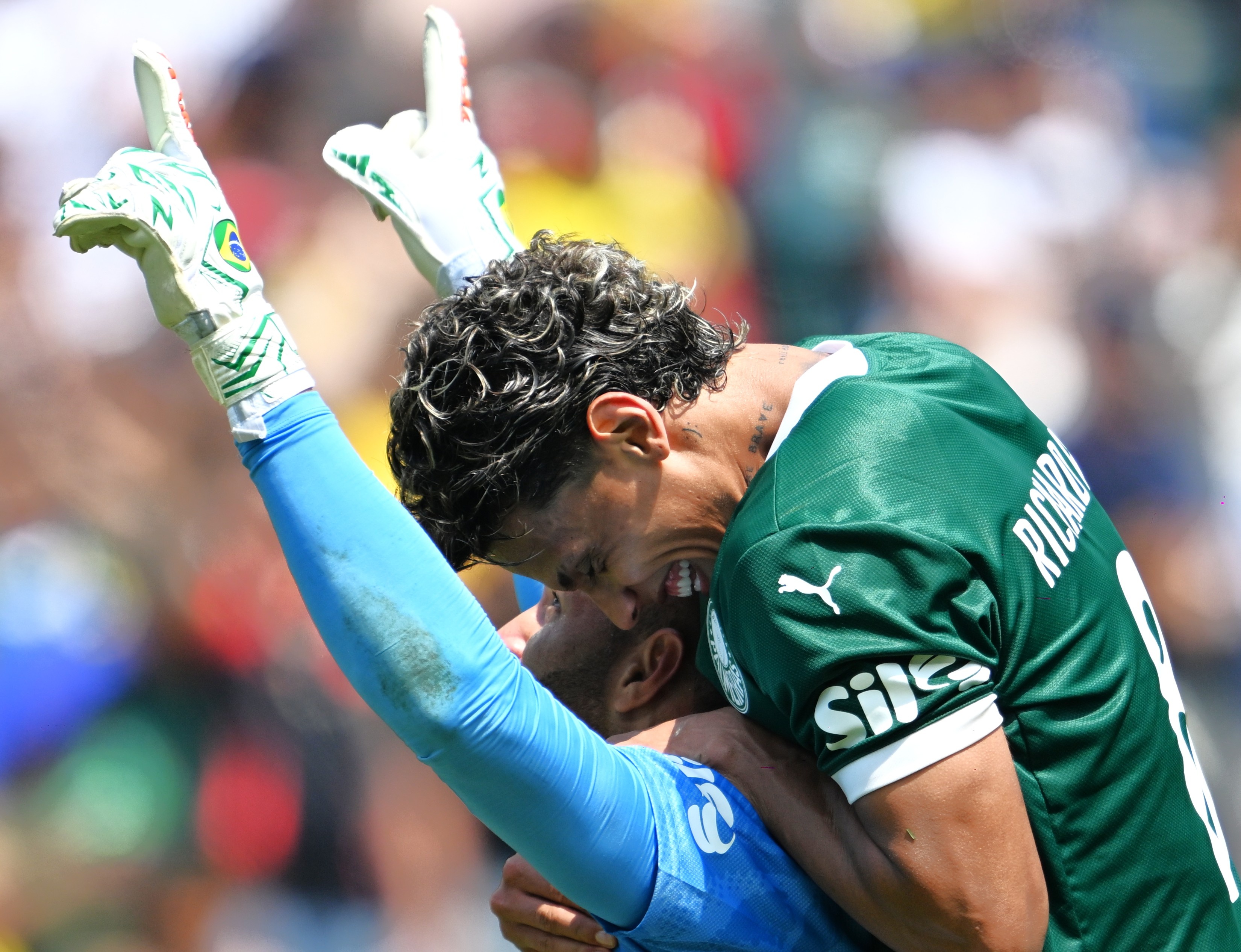 九游APP-安哥拉足球队举办慈善足球比赛