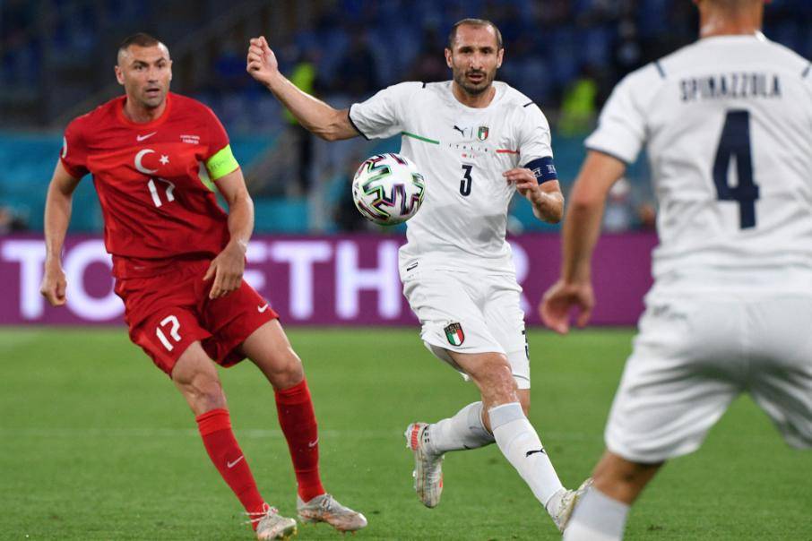 英格兰横扫切尔西，奥亚尔萨瓦尔扛起全队