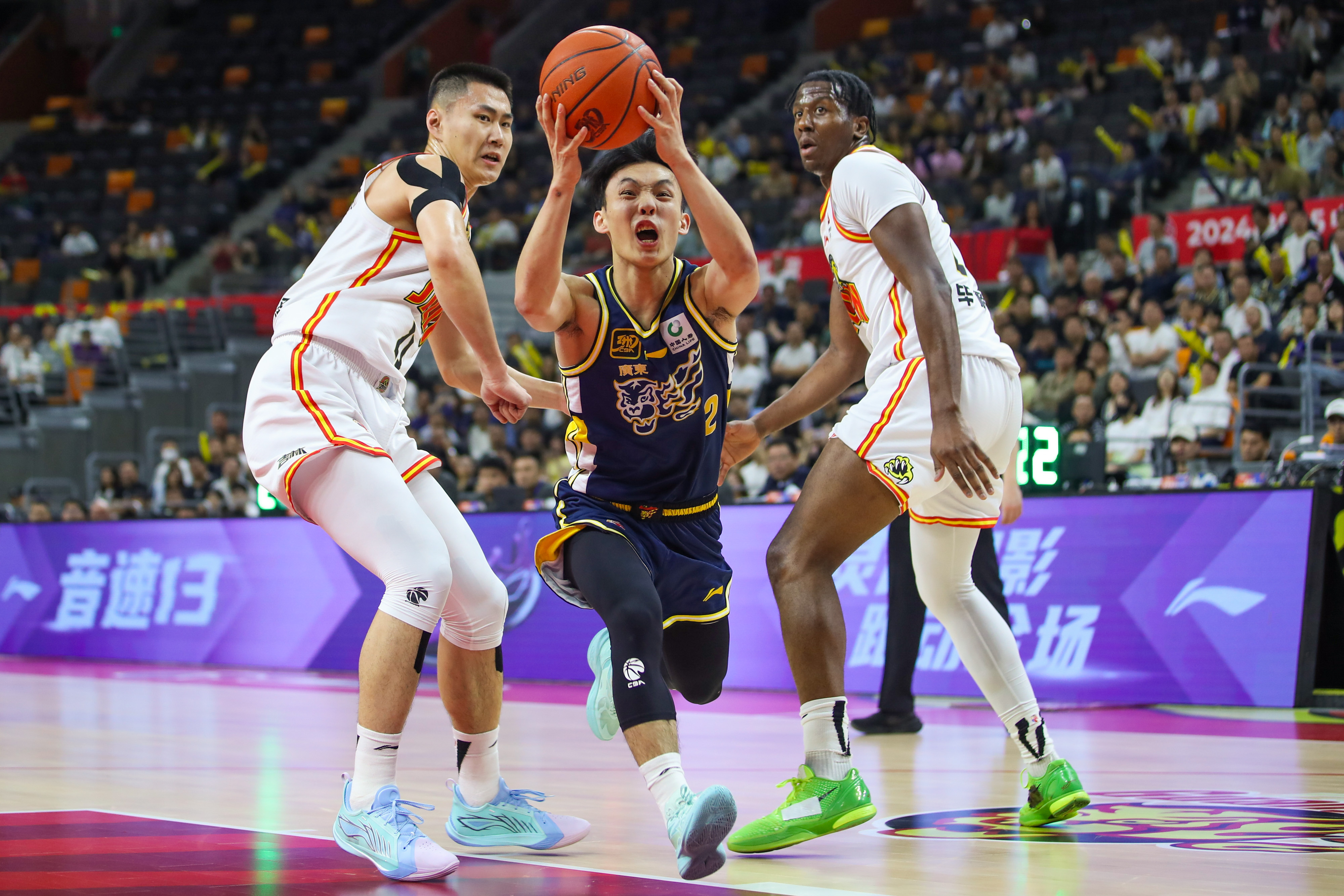 九游体育官方入口-广东队鏖战公牛，约基奇点燃赛场